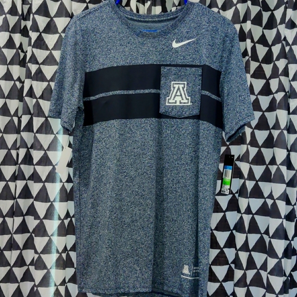 Nike U of A tshirt - Picture 1 of 1